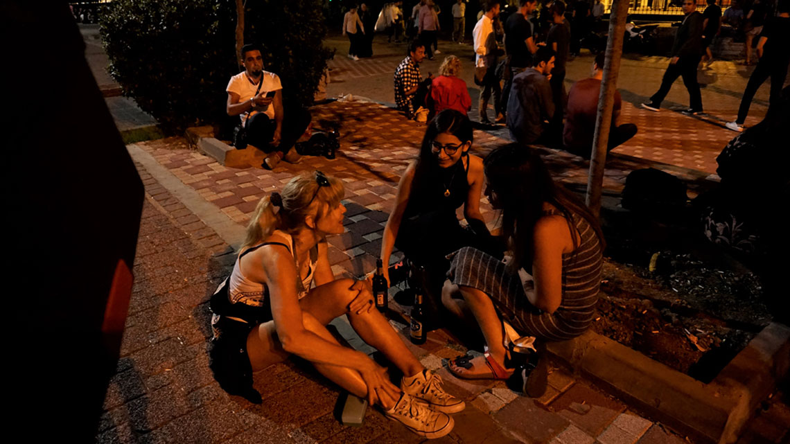 Jodi sharing the Gospel with some young Turkish women